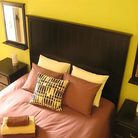 Airport Apartment *
